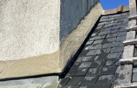 Reprise solin d’étanchéité sur une cheminée à Vannes, près du Churros.