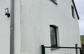 Traitement et nettoyage des appuies de fenêtre en pierre par produits professionnels.