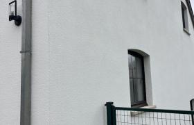 Traitement et nettoyage des appuies de fenêtre en pierre par produits professionnels.